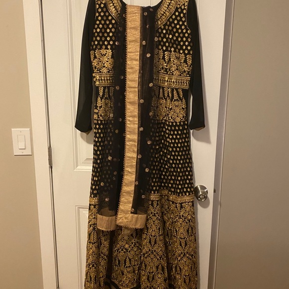 Indian dress on a great condition - Picture 2 of 3